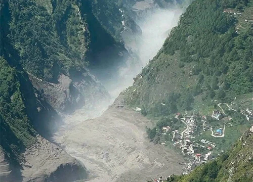 wave of flood water