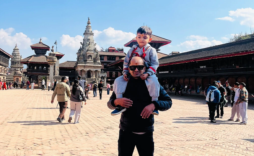Client with kid at Bhakatapur Durbar Square