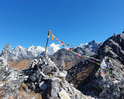 Approaching Sele La Pass